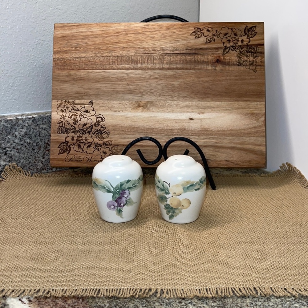 Pfaltzgraff Jamberry salt & pepper shakers